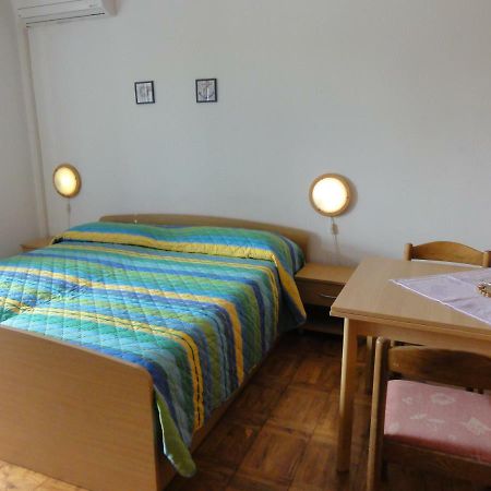 Nice And Cozy Apartment Ferry In Medulin Extérieur photo