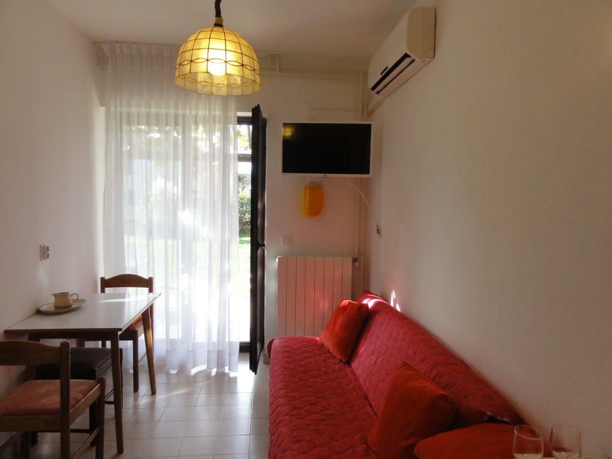 Nice And Cozy Apartment Ferry In Medulin Extérieur photo